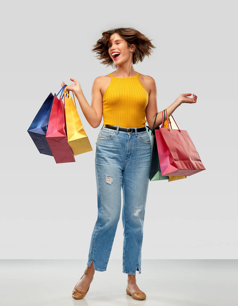 happy smiling young woman with shopping bags - Foto, immagini