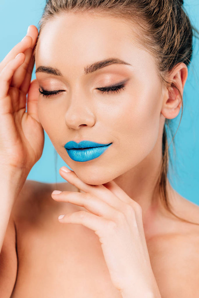 naked beautiful woman with blue lips posing with hands near face and closed eyes isolated on blue - Φωτογραφία, εικόνα