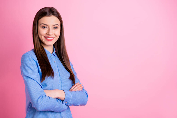 Profile photo of self-confident business lady with crossed arms and friendly smile wear blue dotted shirt with collar isolated pink color background - Foto, Imagen