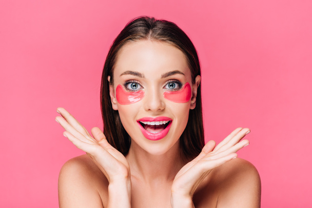 surprised naked beautiful woman with eye patch on face isolated on pink  - Фото, зображення