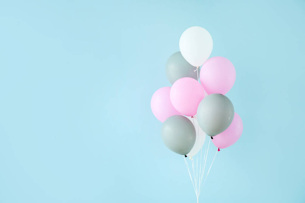 Air balloons on color background - Φωτογραφία, εικόνα