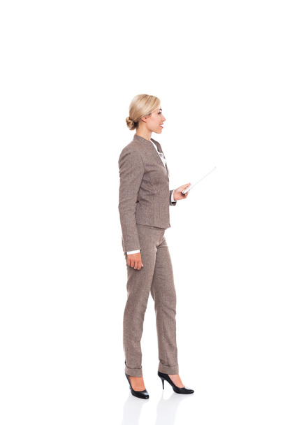 Full length portrait of a happy business woman with folder - Foto, afbeelding
