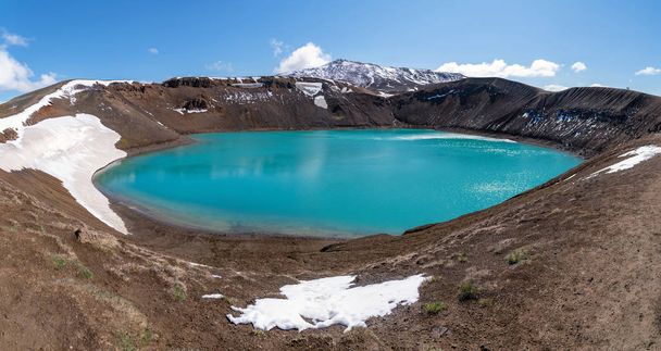 Lago geotérmico da cratera Viti e lago Oskjuvatn em Askja caldera, Islândia
 - Foto, Imagem