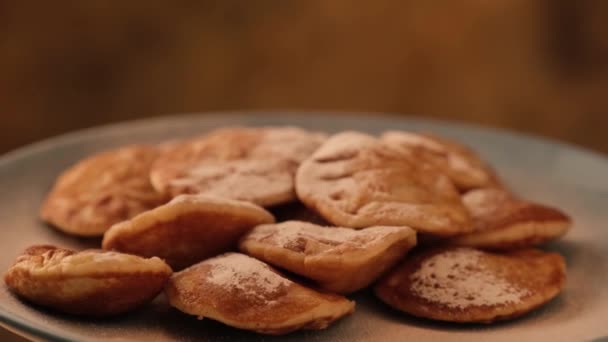 poffertjes holländische Mini-Pfannkuchen - Filmmaterial, Video