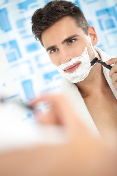 Shaving, morning routine. - Foto, Bild