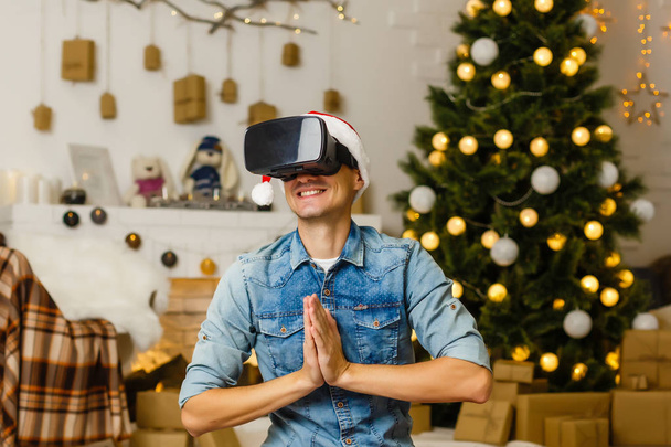 man in virtual 3D glasses at Christmas - Fotoğraf, Görsel