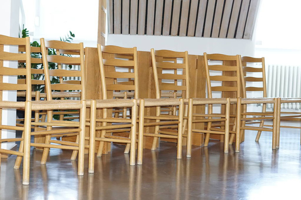 Benches and chairs at tables invite you to relax and unwind - Foto, immagini