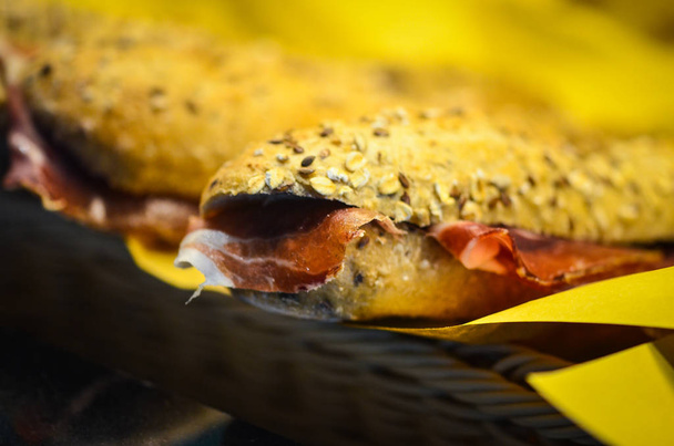 maukas tuore italialainen panini & alkupalat
 - Valokuva, kuva