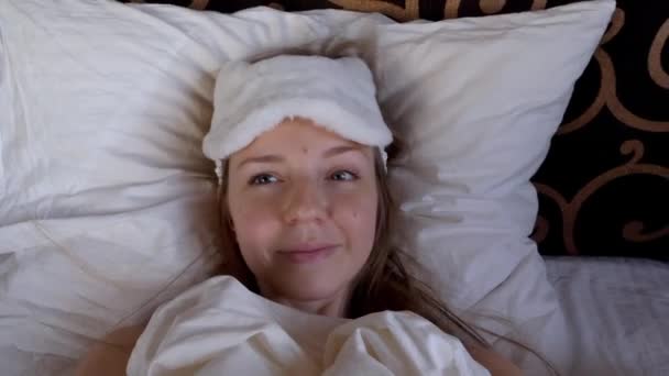 Woman Blogger Lying in Bed with Sleeping Mask and Use Camera Recording for Vlog - Imágenes, Vídeo