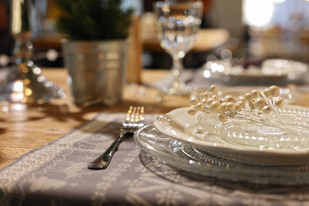 moderne Tischdekoration für Neujahr, Details - Foto, Bild