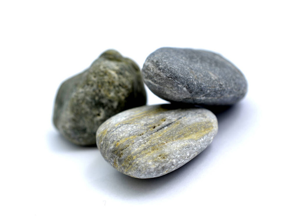 πέτρα από την παραλία που απεικονίζεται στο στούντιο σε λευκό φόντο - Φωτογραφία, εικόνα