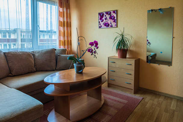 Wnętrze typowego Radzieckiego mieszkania w stylu - Zdjęcie, obraz