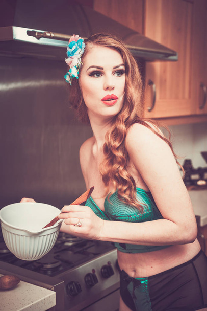 Glamorous Woman In Kitchen - Zdjęcie, obraz
