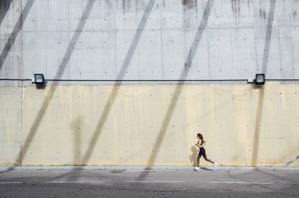 Beautiful woman running in the city. Fitness, workout, sport, lifestyle concept - Valokuva, kuva