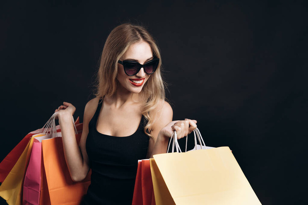 Chic Young Blonde Customer Carrying Paper Bags - Foto, imagen
