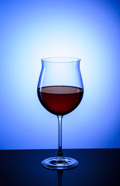 red wine in a wine glass on the background8 - Fotografie, Obrázek