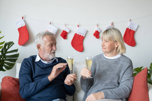 senior elderly caucasian old man and woman drinking Champagne si - 写真・画像