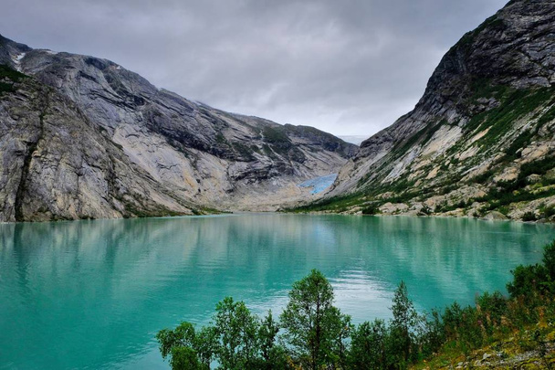zurücktretende Gletscherzunge nigardsbreen - Jostedalsbreen Nationalpark, Norwegen - Foto, Bild