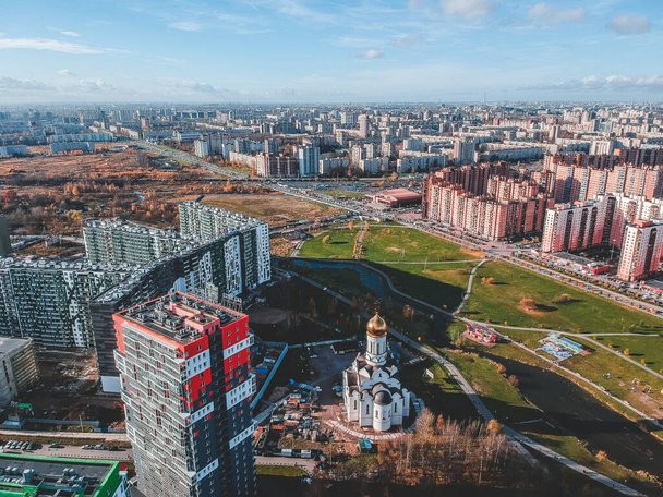 Ariel pohled high-rise bytové domy, moderní architektura. Rusko, Petrohrad. - Fotografie, Obrázek