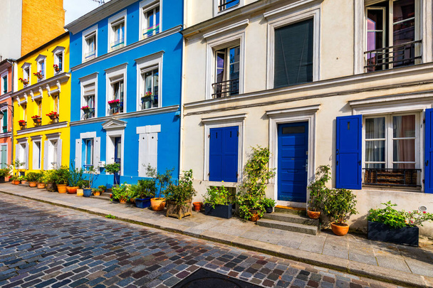 Cremieux Street (Rue Cremieux), Parijs, Frankrijk. Rue Cremieux in t - Foto, afbeelding