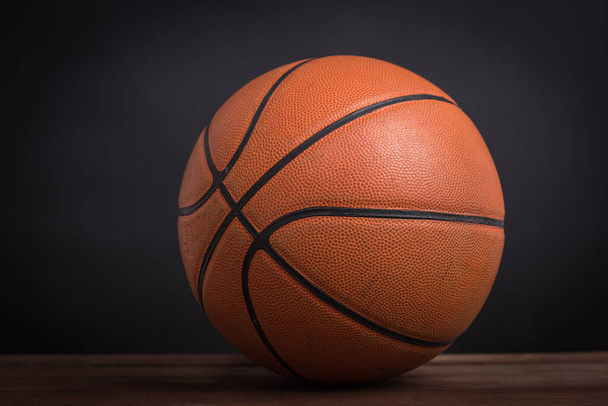 Баскетбольный мяч крупным планом
 - Фото, изображение