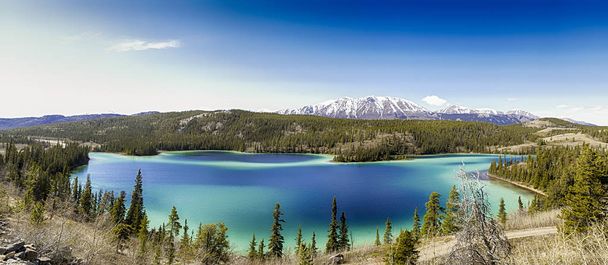 El lago azul en Alaska
 - Foto, imagen