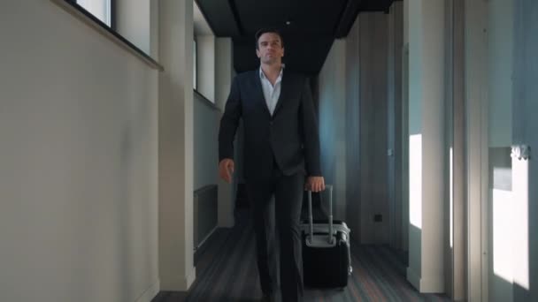 Business man walking at hotel corridor. Businessman arriving at business hotel - Footage, Video