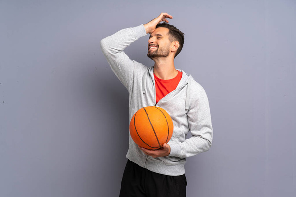 Handsome young basketball player man has realized something and intending the solution - Fotoğraf, Görsel