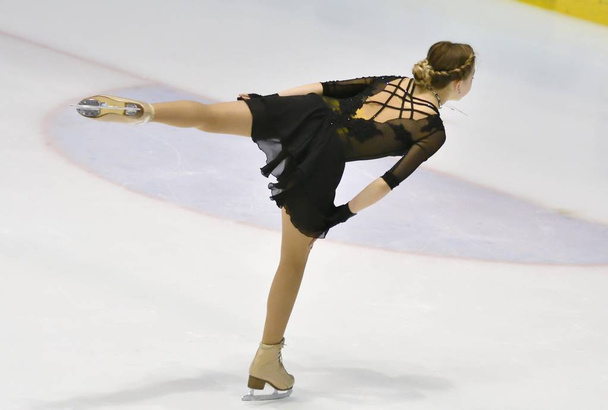 meisje schaatsen  - Foto, afbeelding
