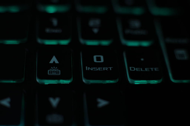 Hintergrund mehrfarbige Tastatur-Makrotasten - Foto, Bild
