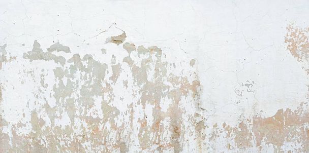 old white wall with crumbling plaster - Φωτογραφία, εικόνα
