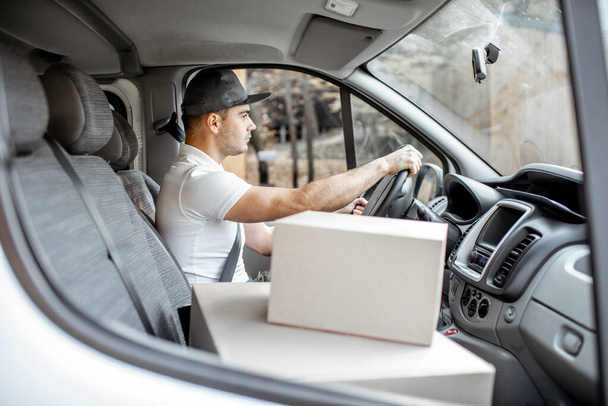 Driver delivering goods by vehicle - Fotografie, Obrázek