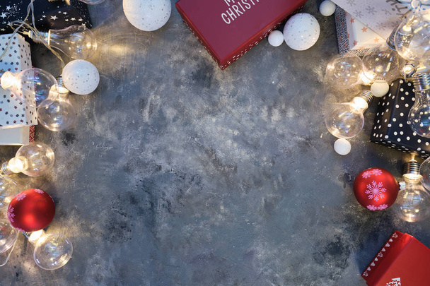 Rustieke Natural Christmas achtergrond op getextureerde donkergrijze backgr - Foto, afbeelding