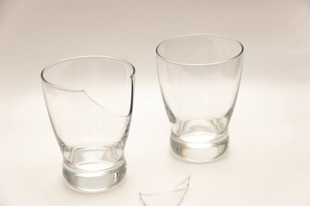 Glasscherben für Wasser und neues Glas. - Foto, Bild