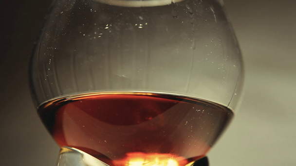 cognac glas scherpe muur achtergrond hd beeldmateriaal  - Video