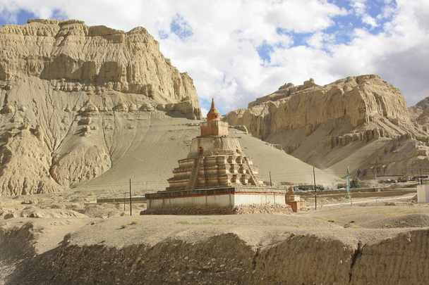 Národní geologický park Ntho-ling Monastery Stupa Zanda Earth - Fotografie, Obrázek