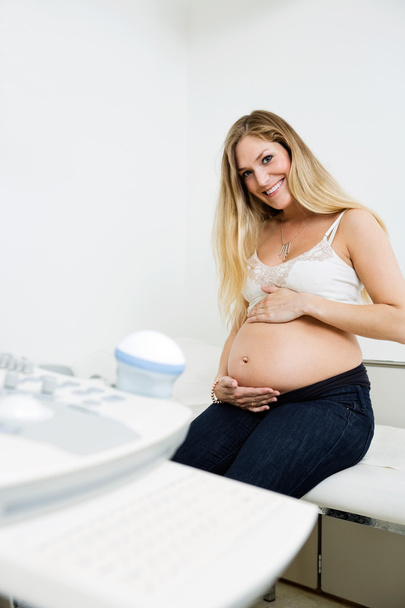 Pregnant Woman Sitting By Ultrasound Machine - Fotografie, Obrázek