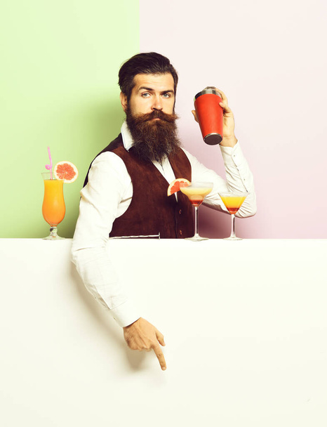 serious handsome bearded barman - Foto, imagen