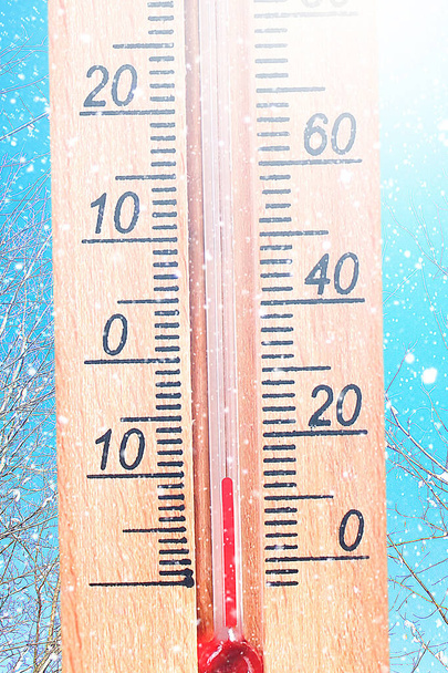 Cold winter weather - 10 degrees Celsius. Thermometer in winter frosty weather - Photo, Image