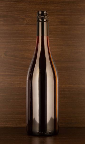 Red shiny wine bottle  - Foto, afbeelding