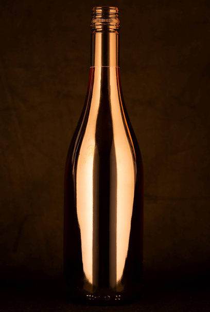 Gold style bottle wine - Foto, Bild