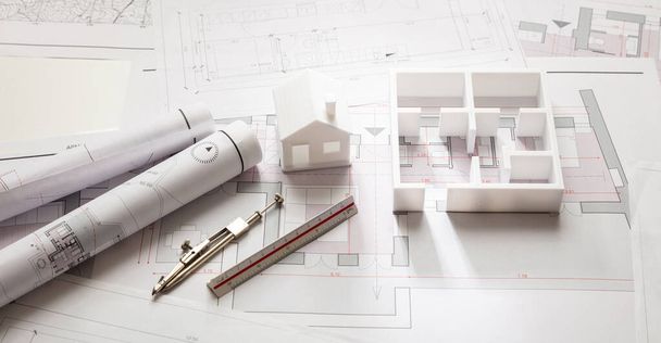 Concepto de construcción. Dibujos de edificios residenciales y modelo arquitectónico
,  - Foto, Imagen
