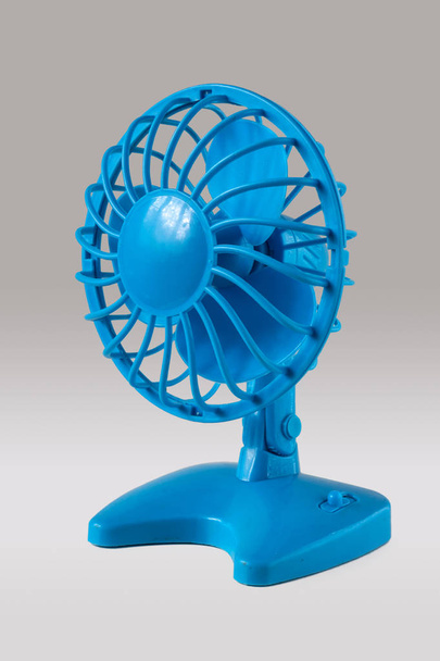Kicsi, elektromos ventilátor - Fotó, kép