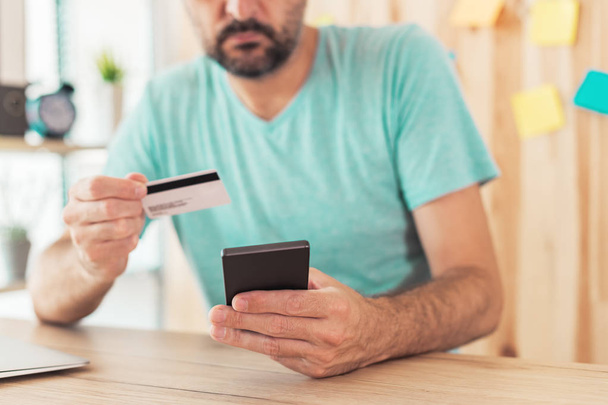 Online shopping with credit card and smart phone - Φωτογραφία, εικόνα