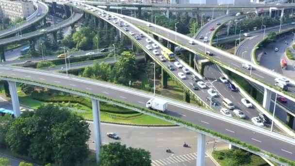 Вид з повітря на шосе та естакаду в місті
 - Кадри, відео