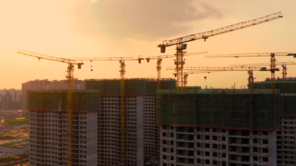 Az építési terület levegője naplementekor - Felvétel, videó