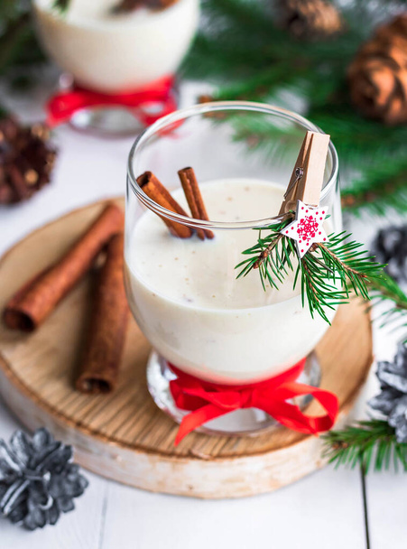 Traditional eggnog Christmas cocktail in a glass goblet decorated with New Year clothespin. Non-alcoholic option. - Foto, Bild
