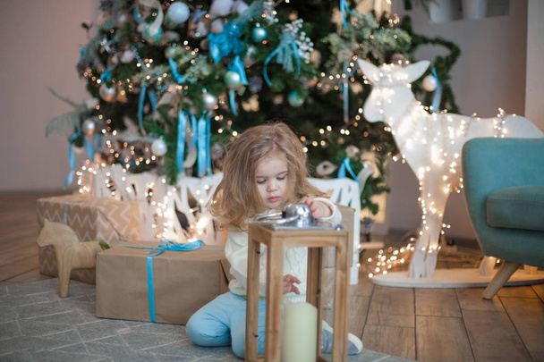Cute little girl  with big Christmas gift - 写真・画像