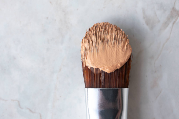Close-up makeup brush wiht creamy foundation or CC cream on luxu - Foto, Bild