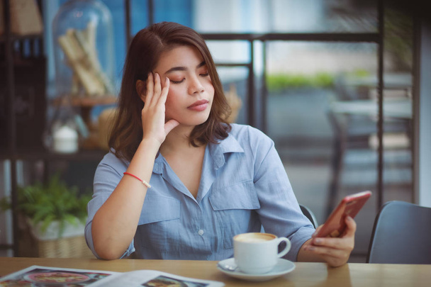 Asian woman unhappy with confuse face stress in coffee shop cafe - Foto, Imagem